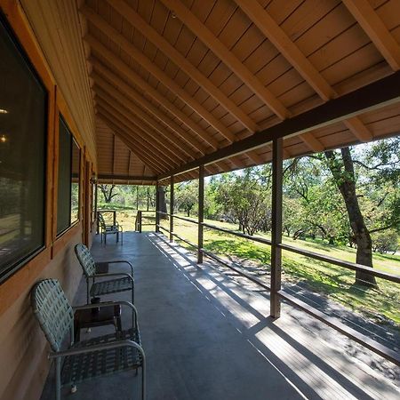 Sierra Base Camp Villa Oakhurst Exterior photo