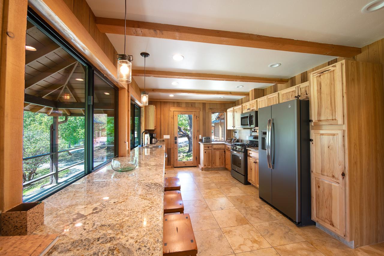 Sierra Base Camp Villa Oakhurst Exterior photo