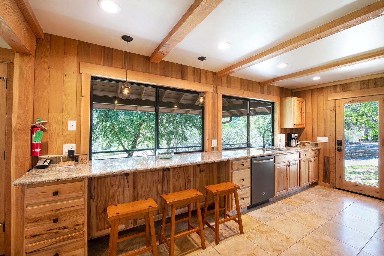 Sierra Base Camp Villa Oakhurst Exterior photo