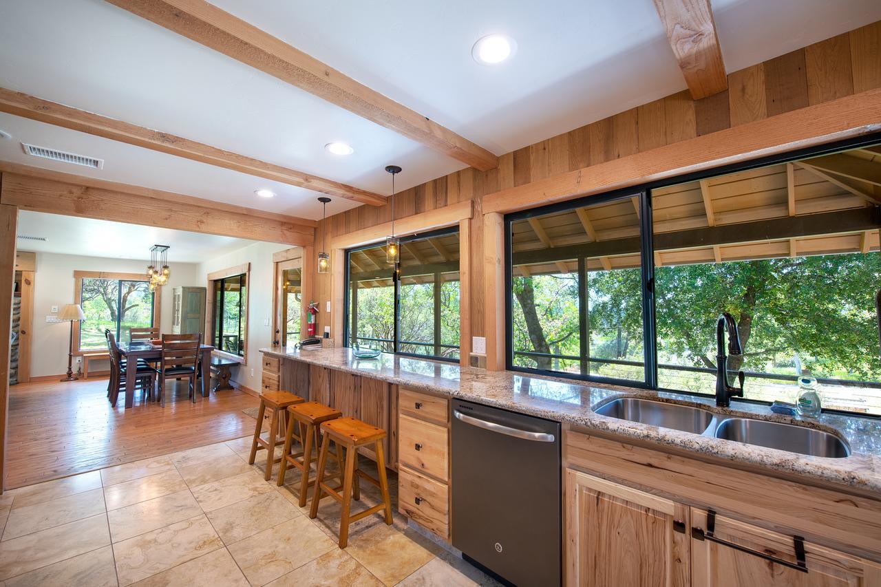 Sierra Base Camp Villa Oakhurst Exterior photo